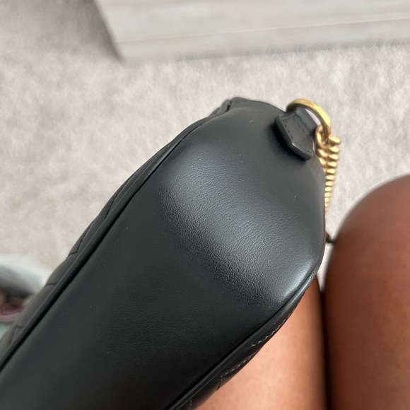 Gucci Black Chevron Crossbody Bag with Gold Logo - Picture 10 of 16